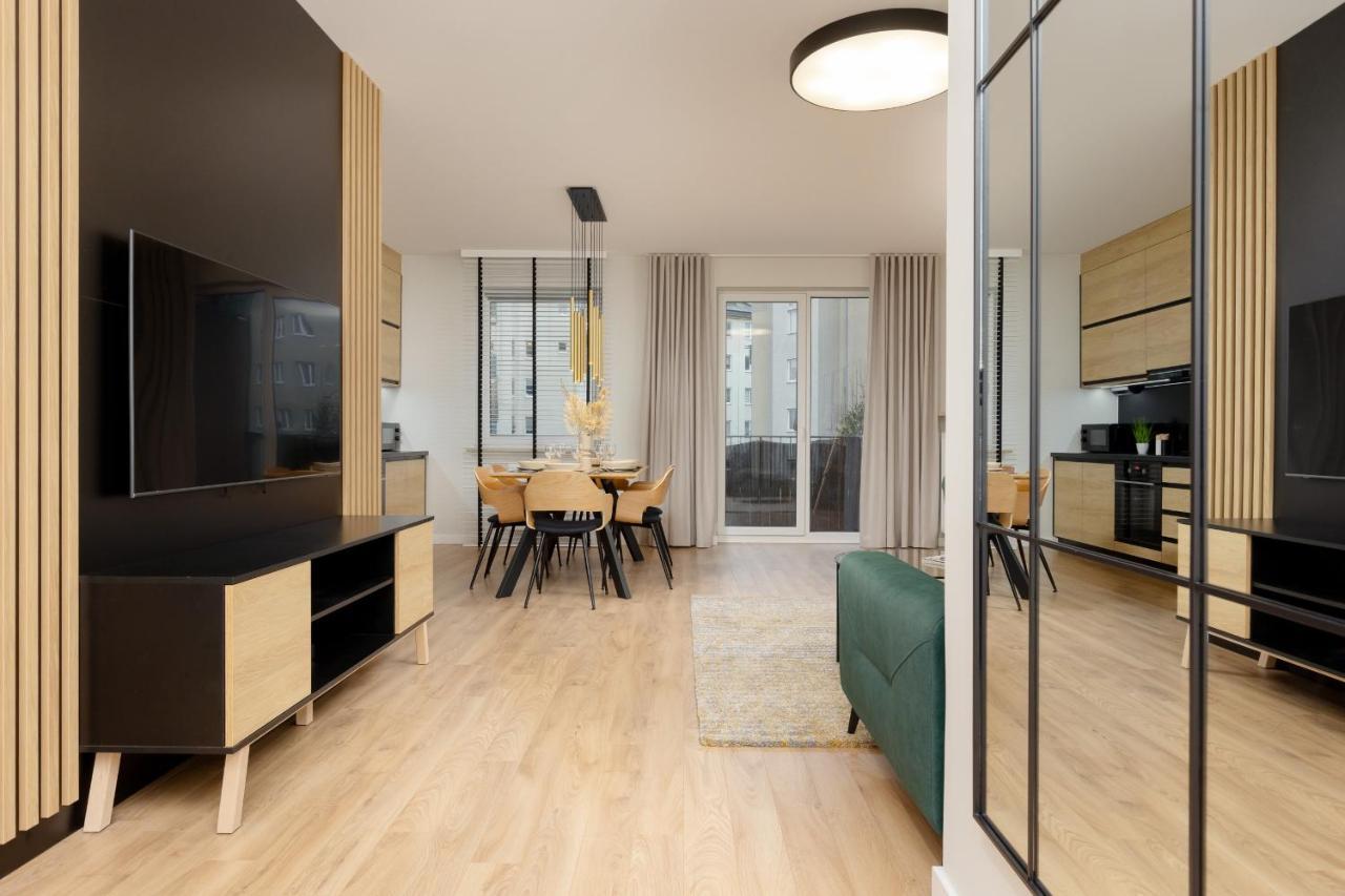 Spacious In With Balcony And Parking By Renters Варшава