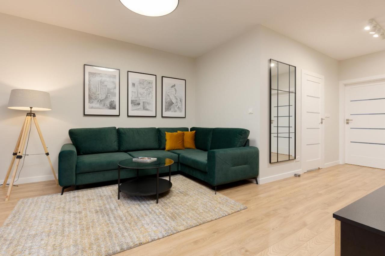 Spacious In With Balcony And Parking By Renters * Варшава