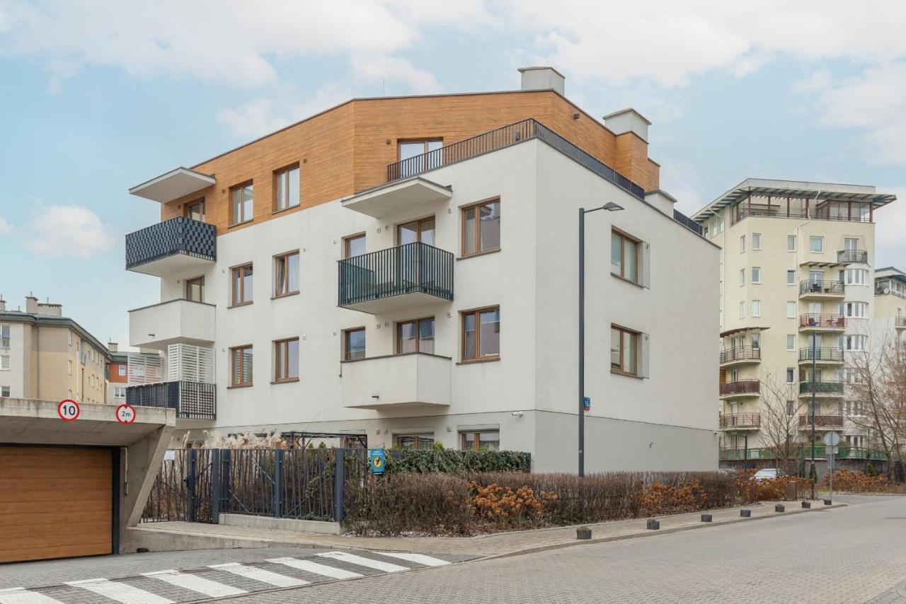 Апартаменти Spacious In With Balcony And Parking By Renters Варшава