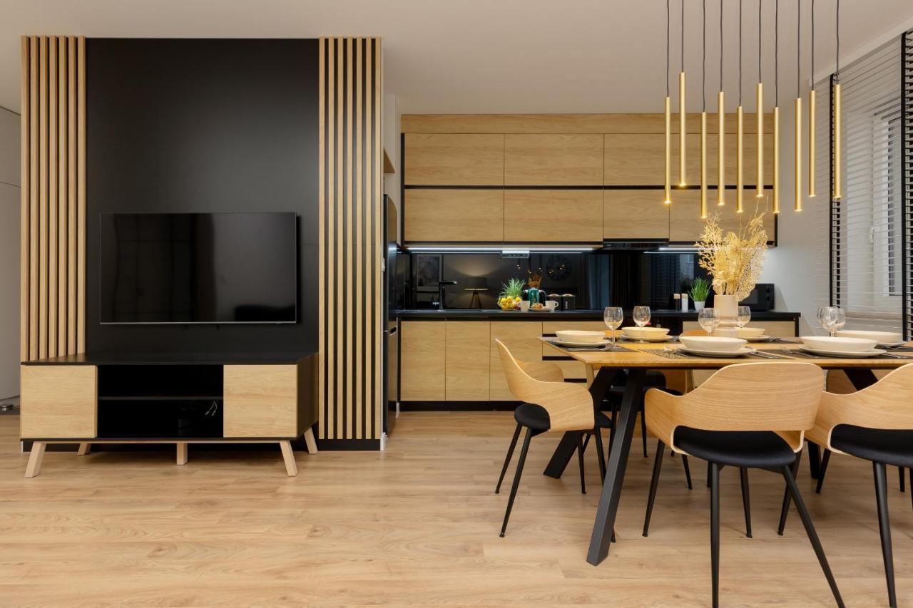 Spacious In With Balcony And Parking By Renters * Варшава