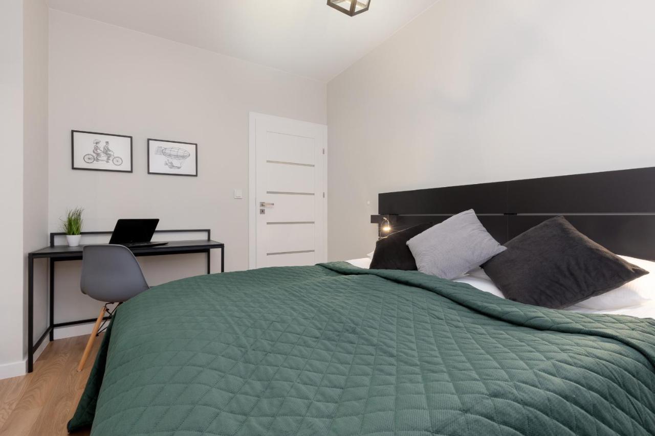 Апартаменти Spacious In With Balcony And Parking By Renters