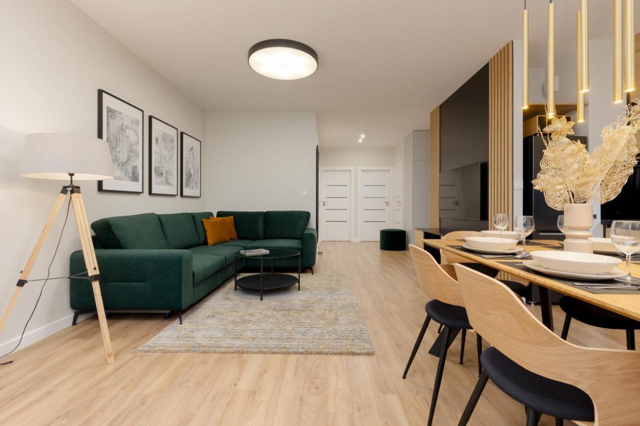 Spacious In With Balcony And Parking By Renters Апартаменти