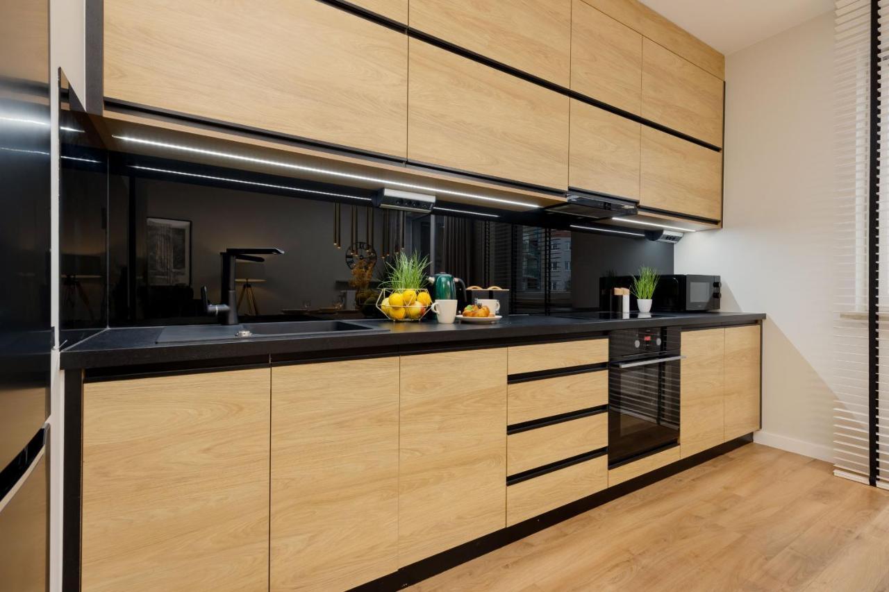 Апартаменти Spacious In With Balcony And Parking By Renters *